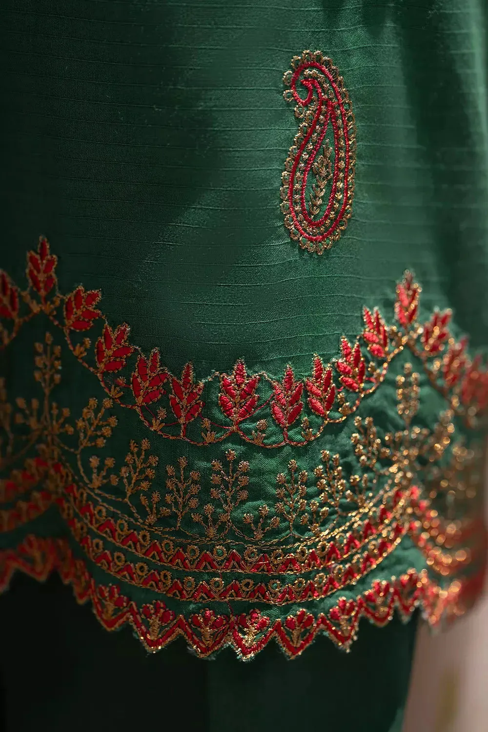 3PC Embroidered Unstitched Cambric Suit KSDE-2823