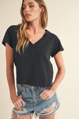 Aemi   Co Side Slit V-Neck Short Sleeve Cropped T-Shirt