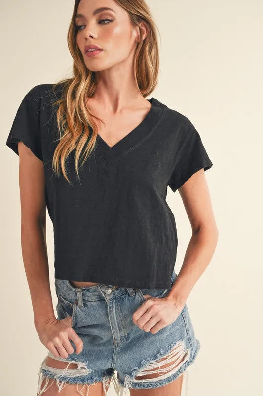 Aemi   Co Side Slit V-Neck Short Sleeve Cropped T-Shirt
