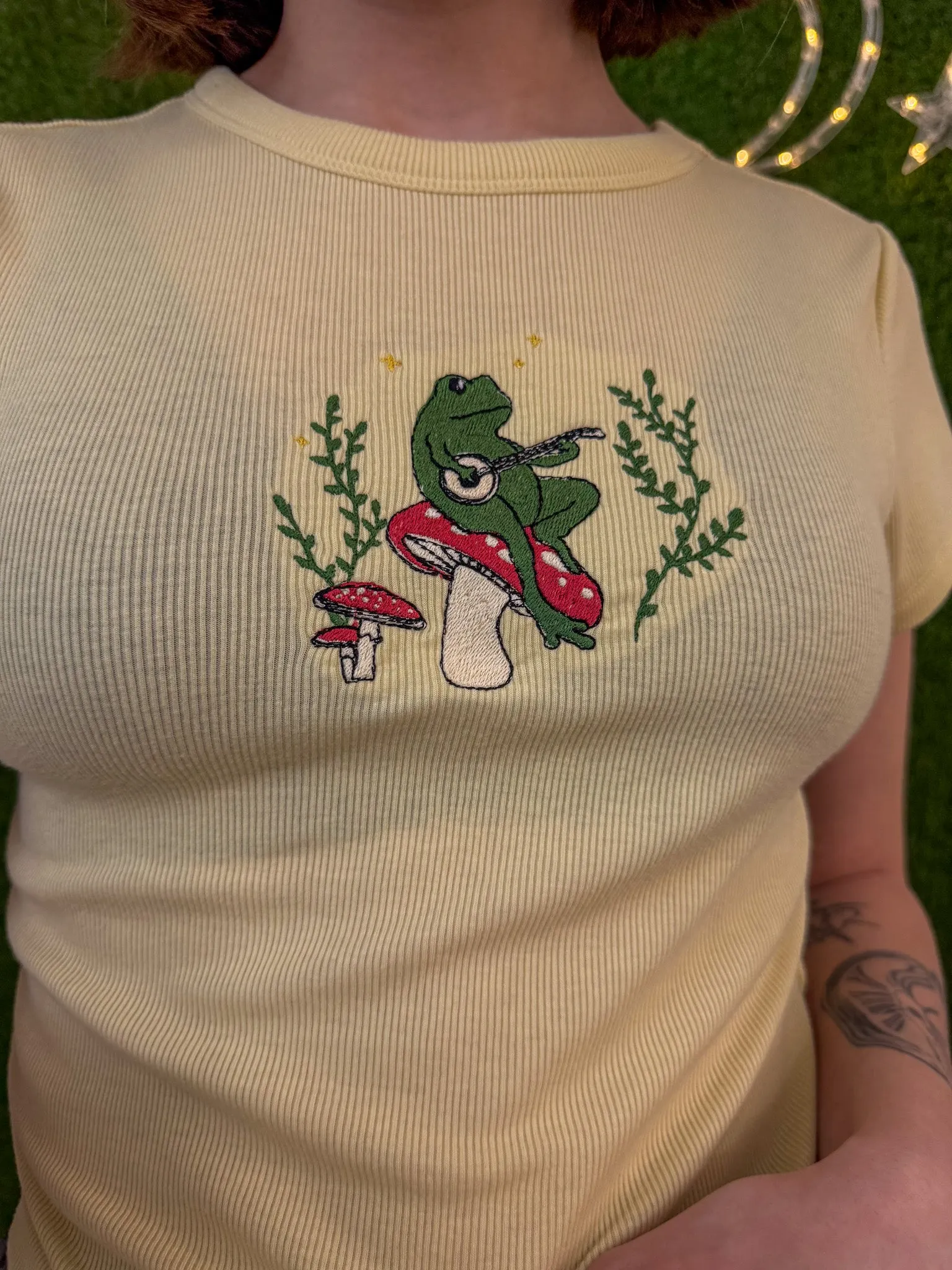 Banjo Frog Yellow Cropped T-Shirt S