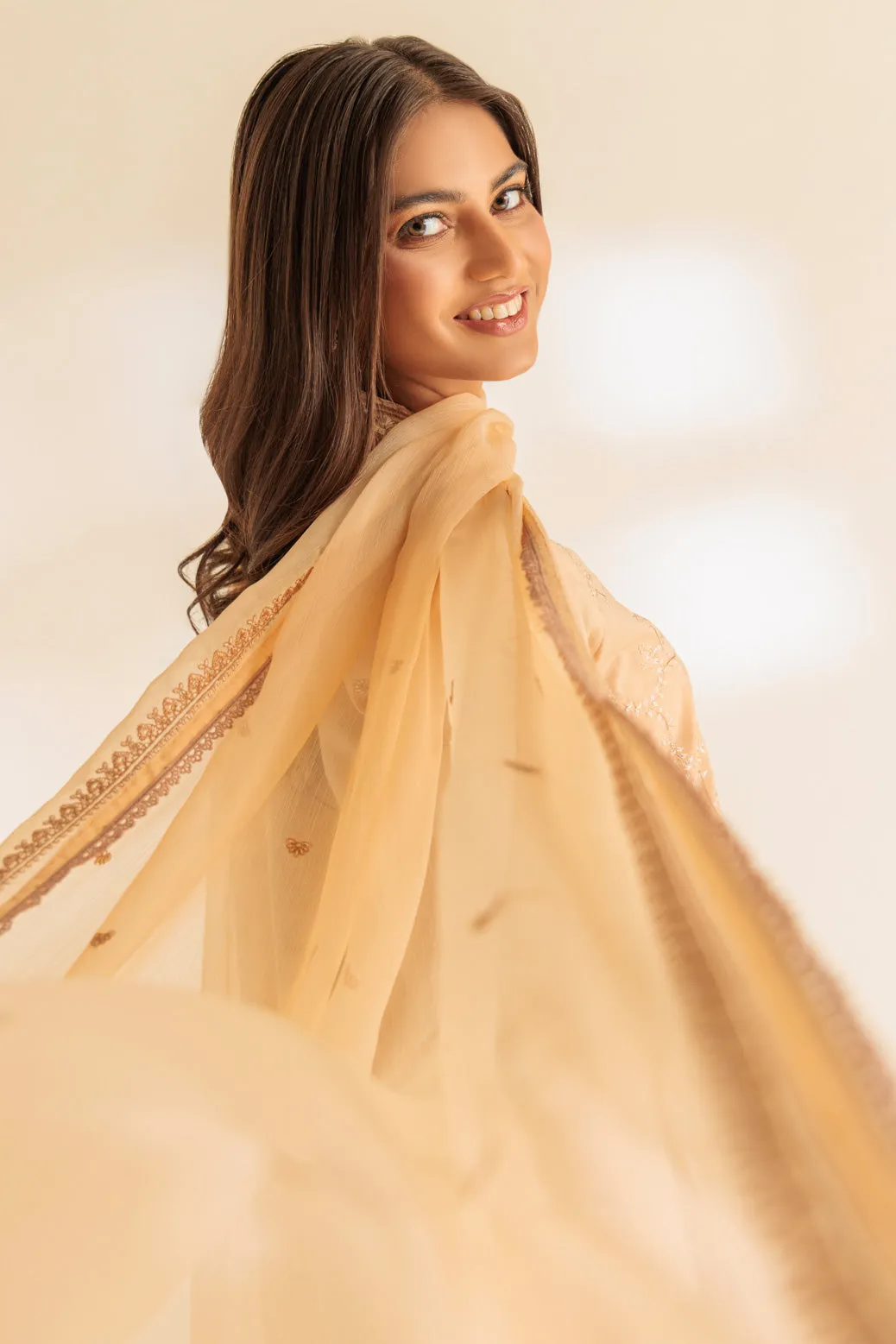 BEIGE-CAMBRIC-3 PIECE (SS5243P48) BIN 38 R15