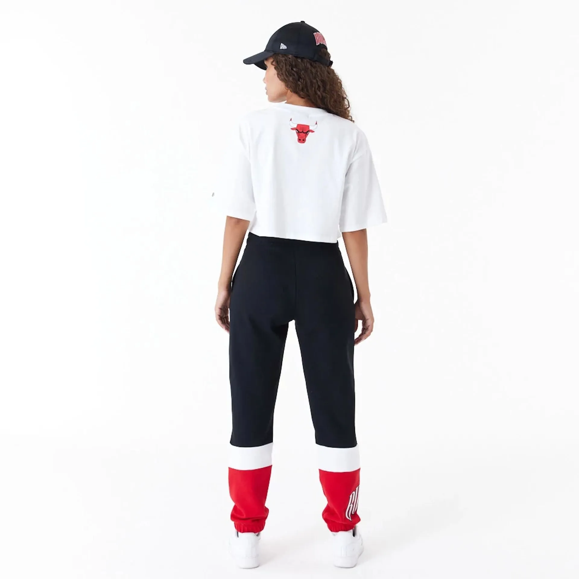 Chicago Bulls Womens NBA Team Wordmark White Crop T-Shirt