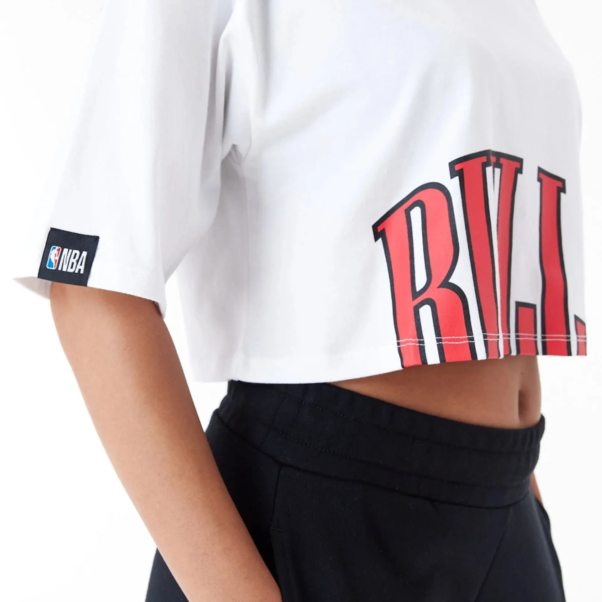Chicago Bulls Womens NBA Team Wordmark White Crop T-Shirt