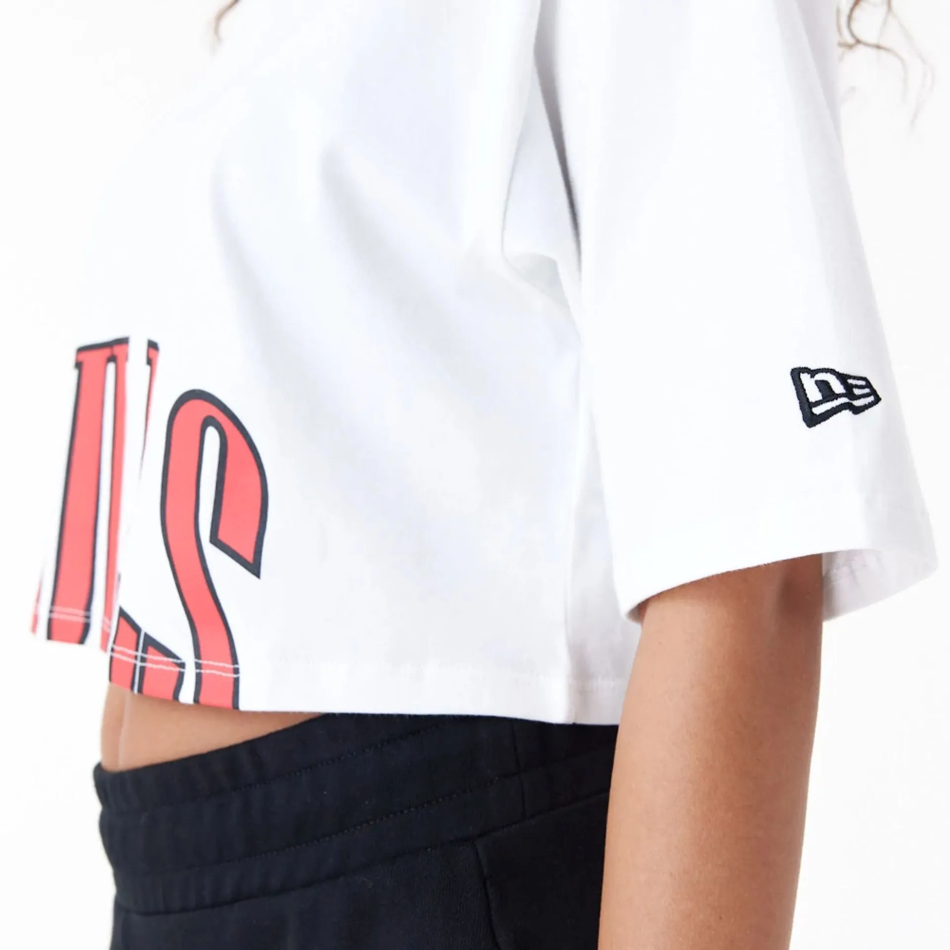 Chicago Bulls Womens NBA Team Wordmark White Crop T-Shirt