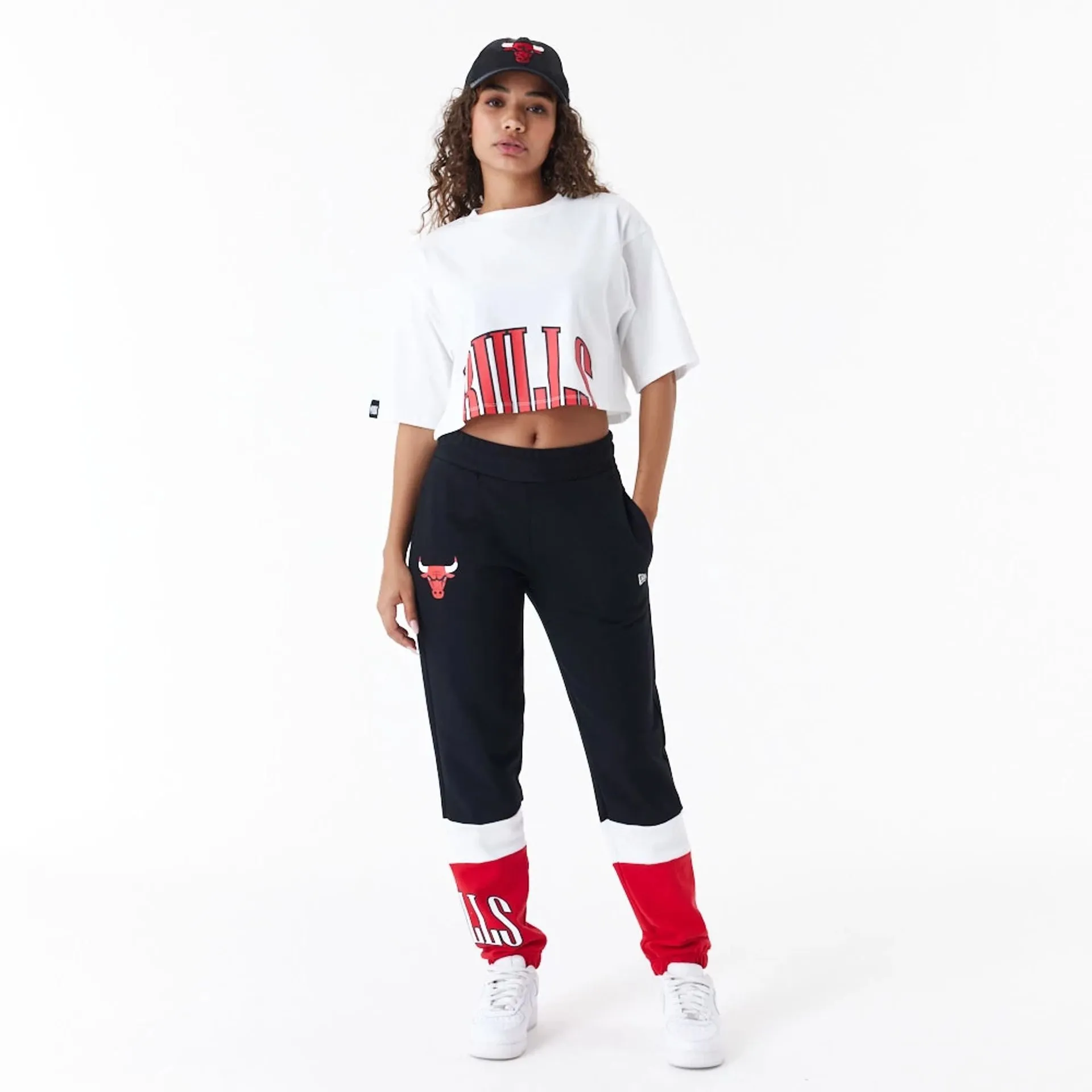 Chicago Bulls Womens NBA Team Wordmark White Crop T-Shirt