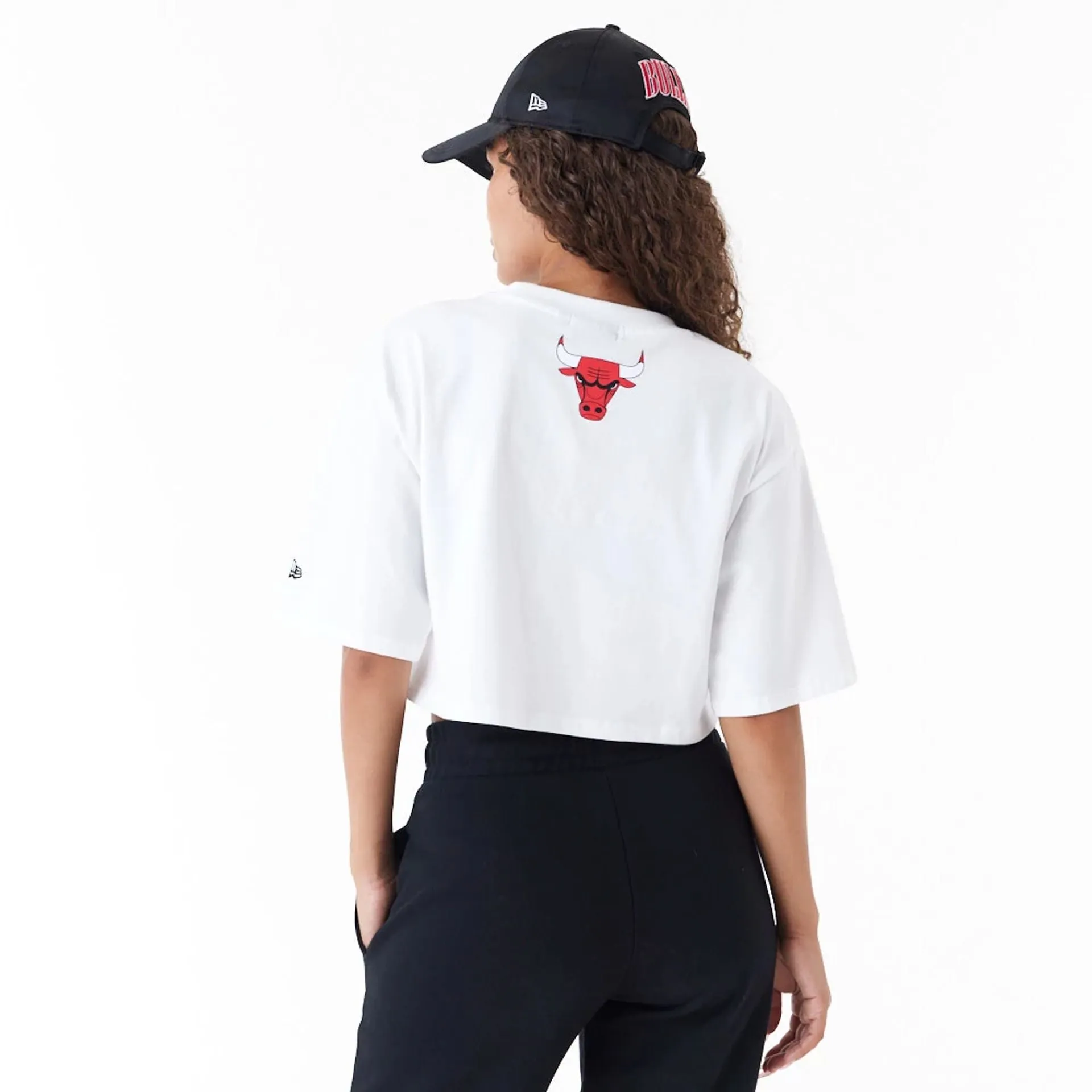 Chicago Bulls Womens NBA Team Wordmark White Crop T-Shirt