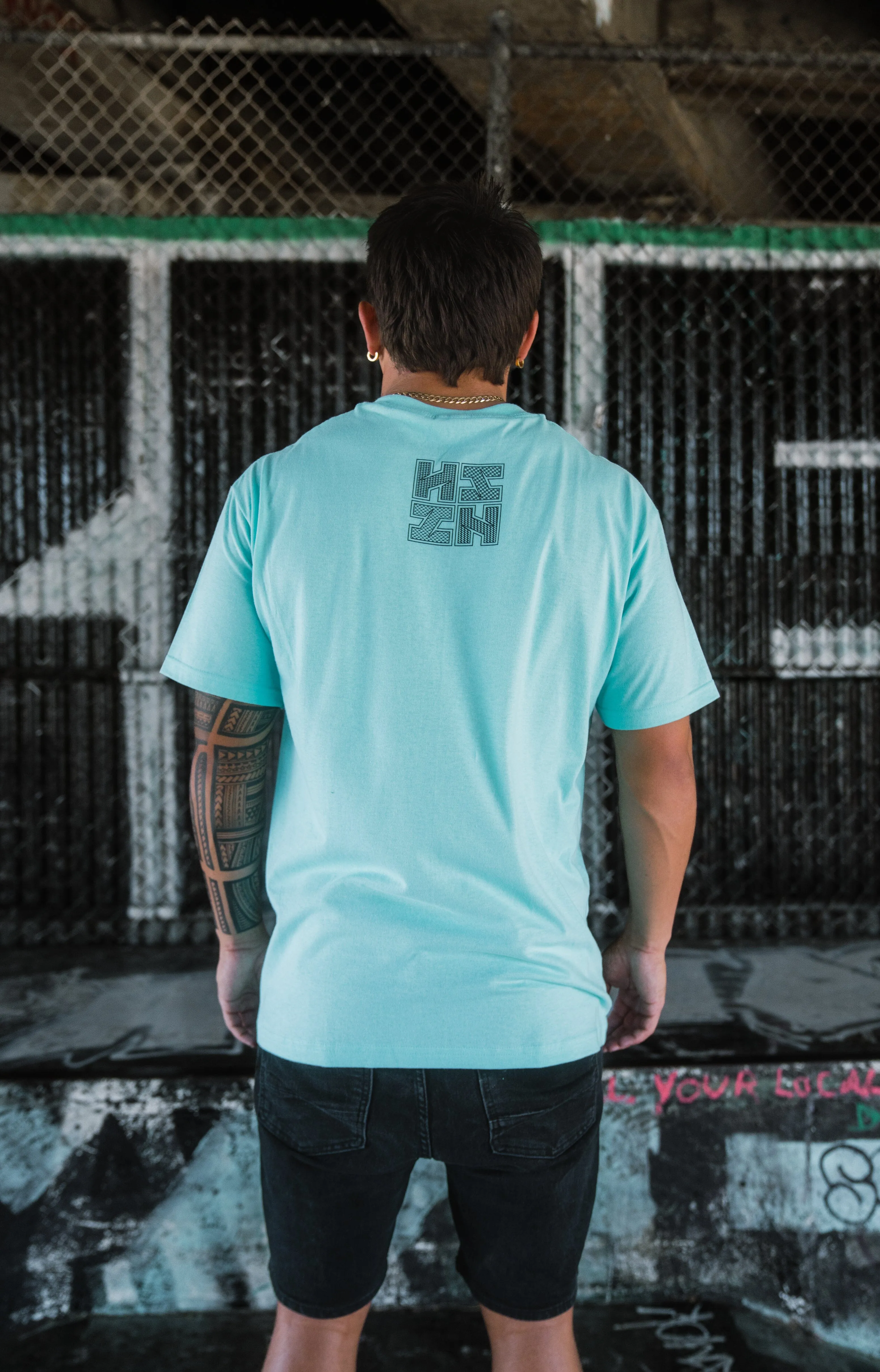 SLIT LOGO TRIBAL MINT T-SHIRT