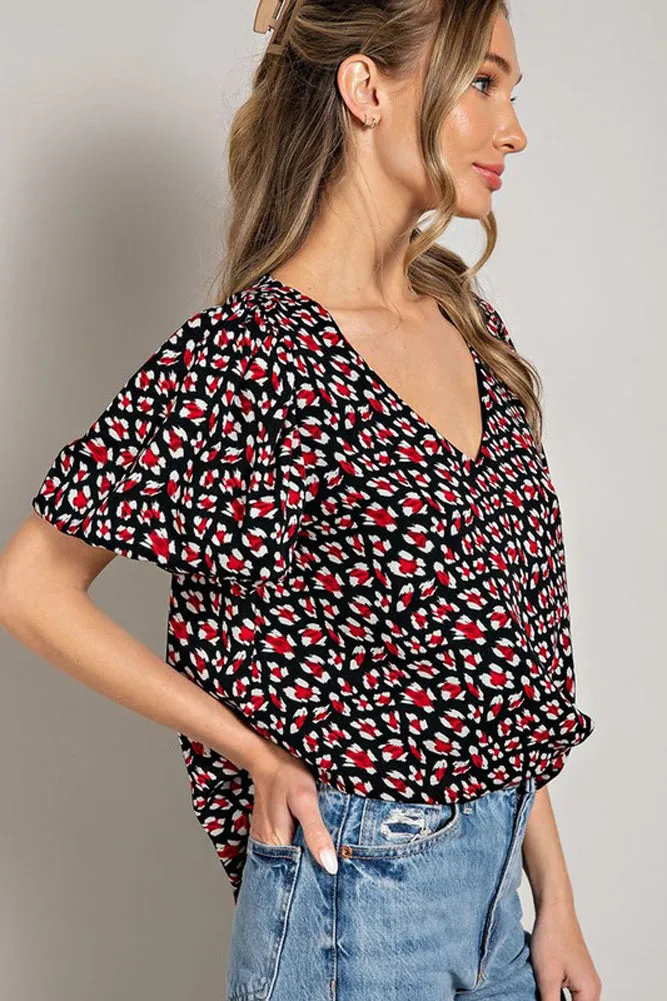V-Neck Print S/S Top in Black by eesome