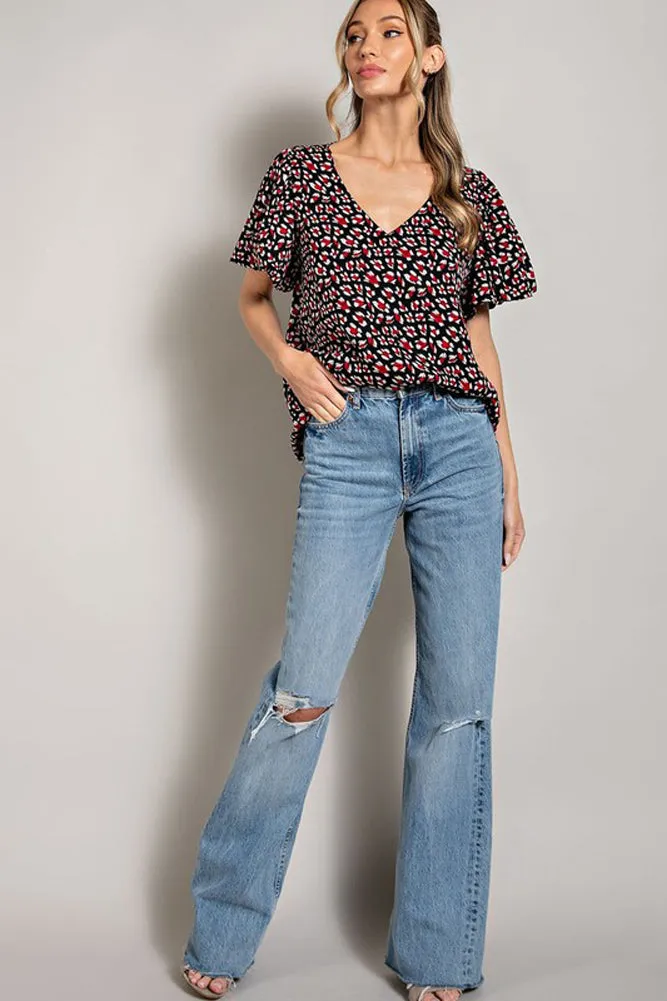 V-Neck Print S/S Top in Black by eesome