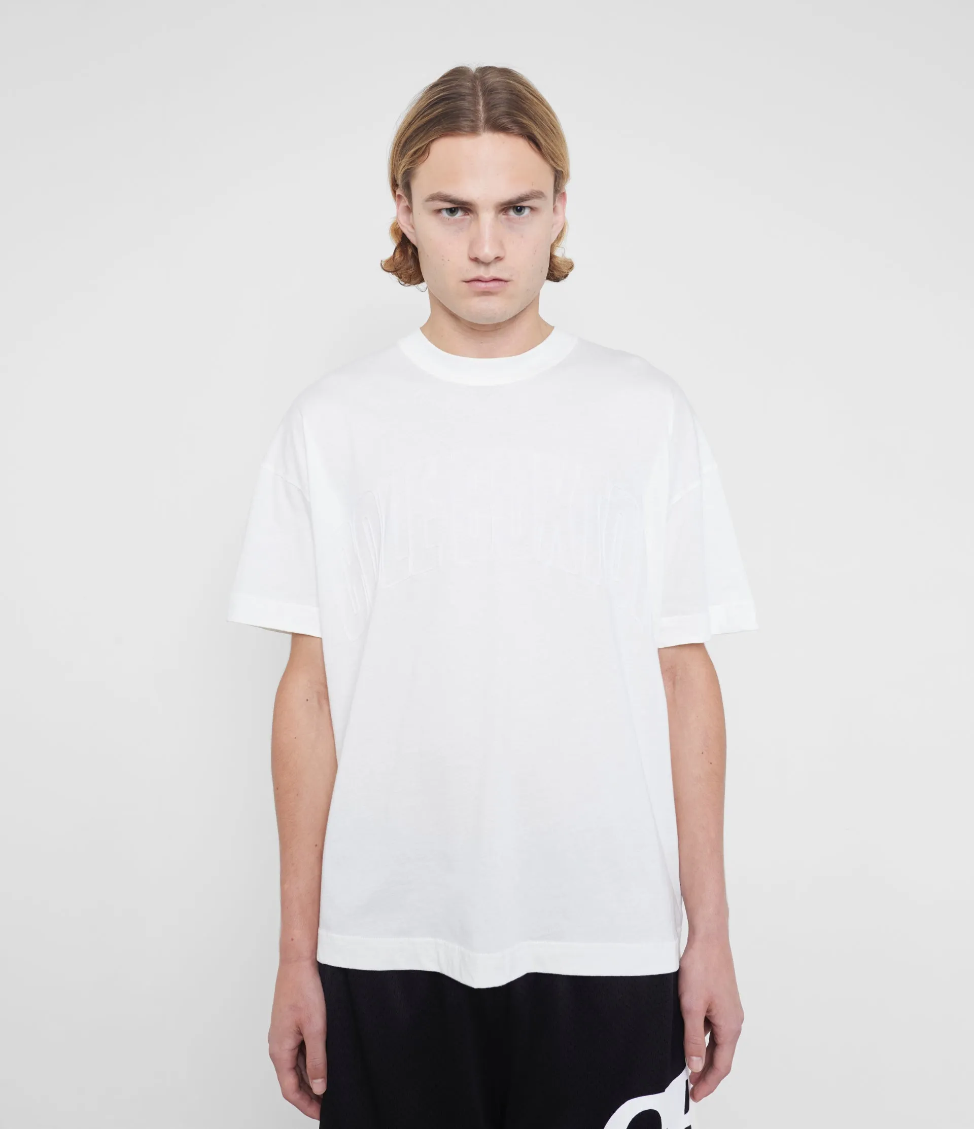 VARSITY ARCH OUTLINE T-SHIRT