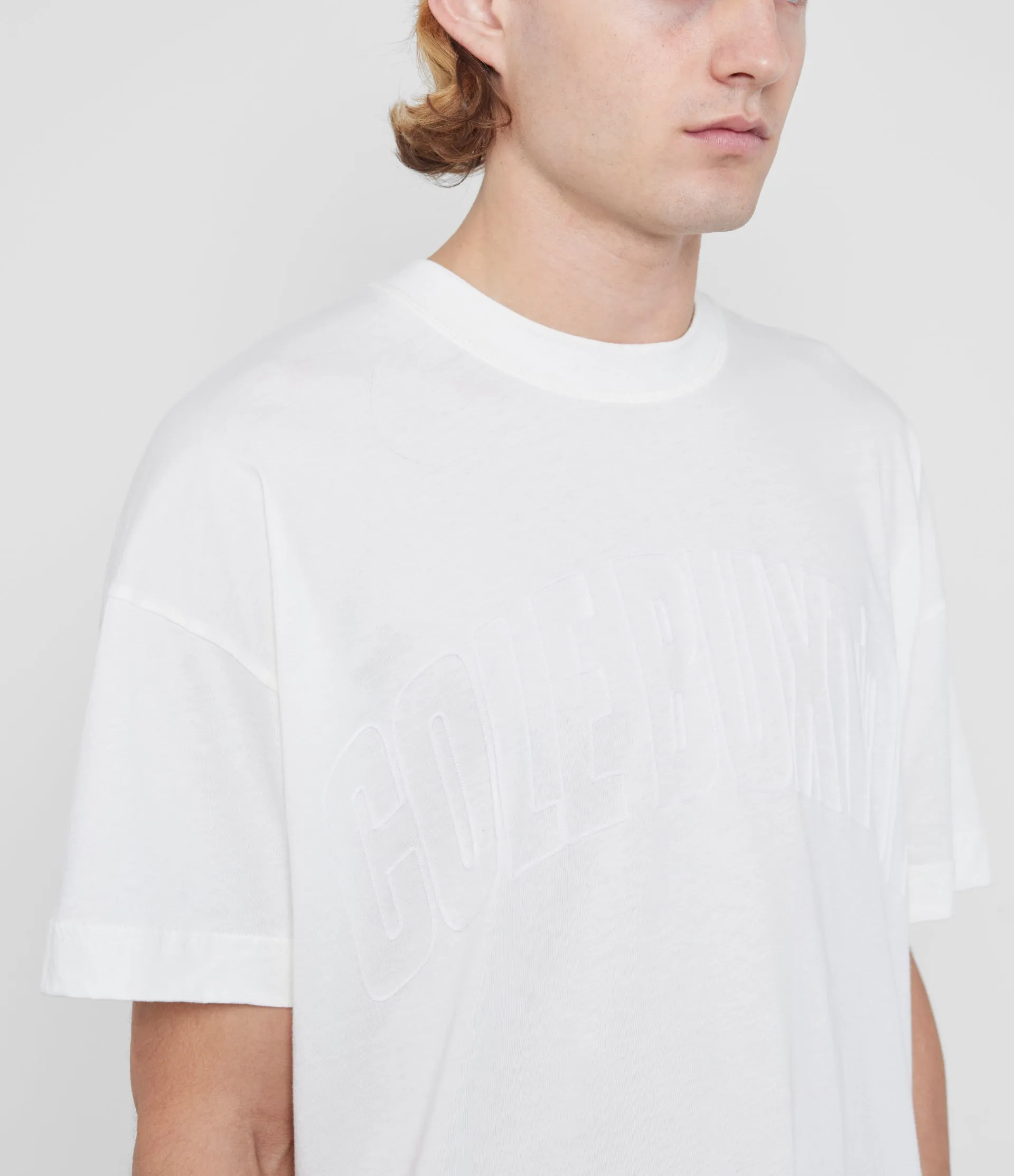 VARSITY ARCH OUTLINE T-SHIRT